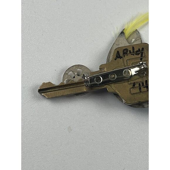 AR Joy Signed Bespoke Brooch Bird Key Feathers 2014 - Picture 9 of 10